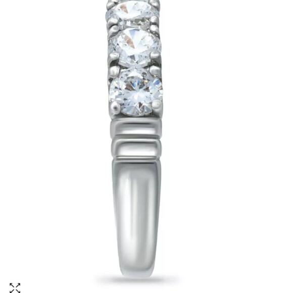 Macy's Cubic Zirconia Ring Size 5 Round Cut Multi Stone Wedding Band Engagement - Picture 7 of 7